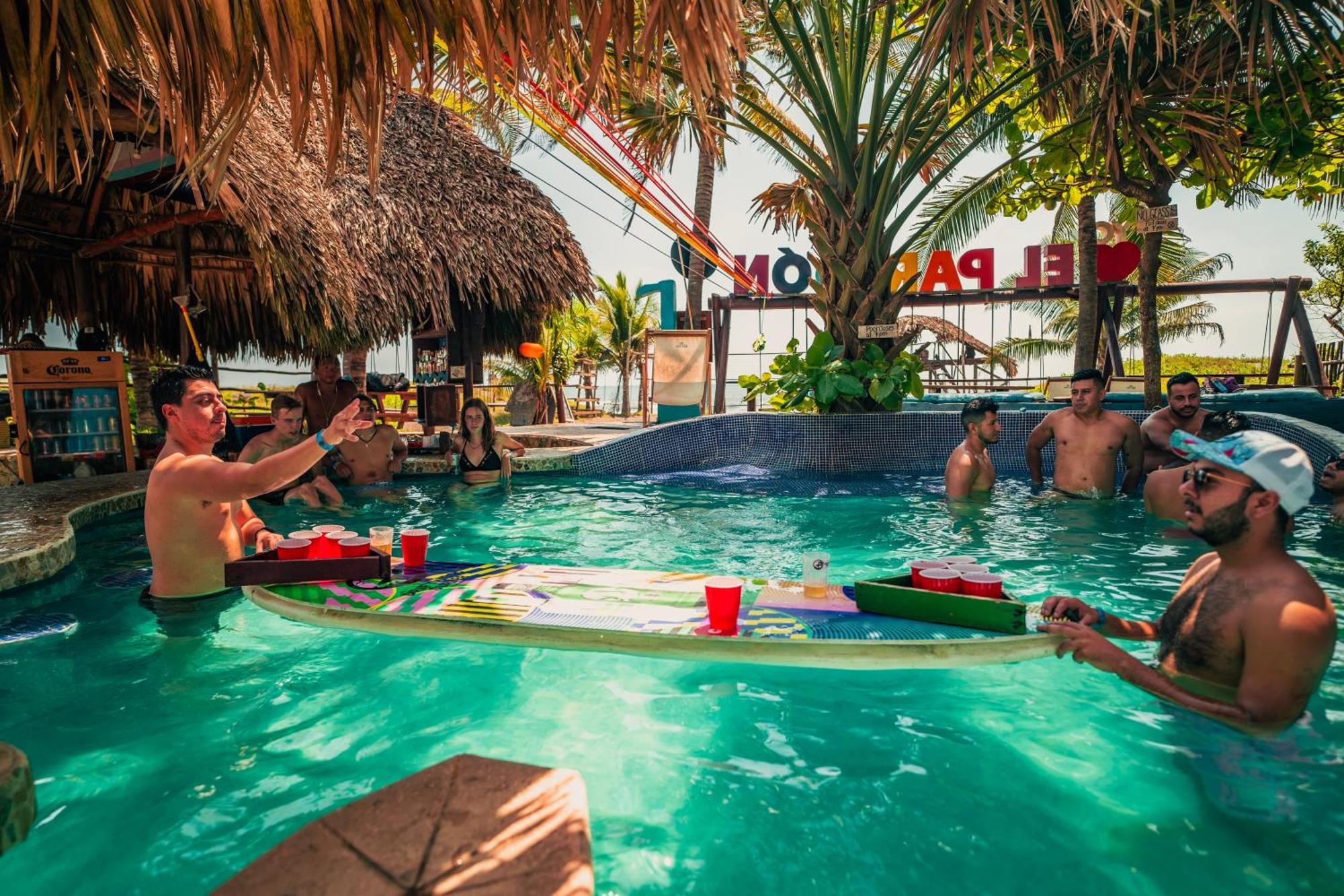 The Driftwood Surfer Beachfront Hostel / Restaurant / Bar, El Paredon El Paredón Buena Vista Eksteriør billede