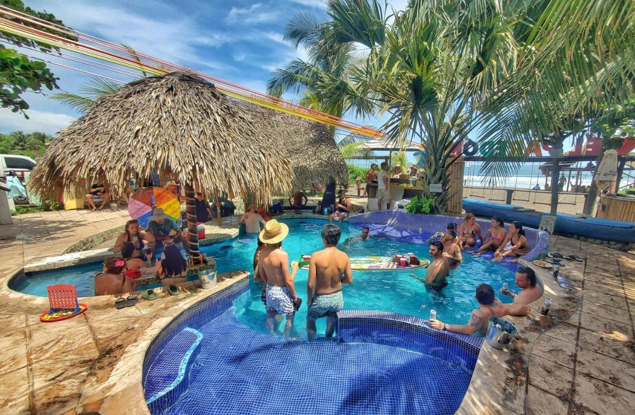 The Driftwood Surfer Beachfront Hostel / Restaurant / Bar, El Paredon El Paredón Buena Vista Eksteriør billede