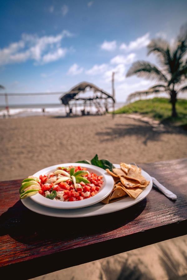 The Driftwood Surfer Beachfront Hostel / Restaurant / Bar, El Paredon El Paredón Buena Vista Eksteriør billede